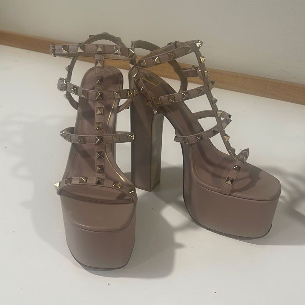 Valentino Garavani Rockstud Platform Heels Nude Size 39.5 - Picture 7 of 12